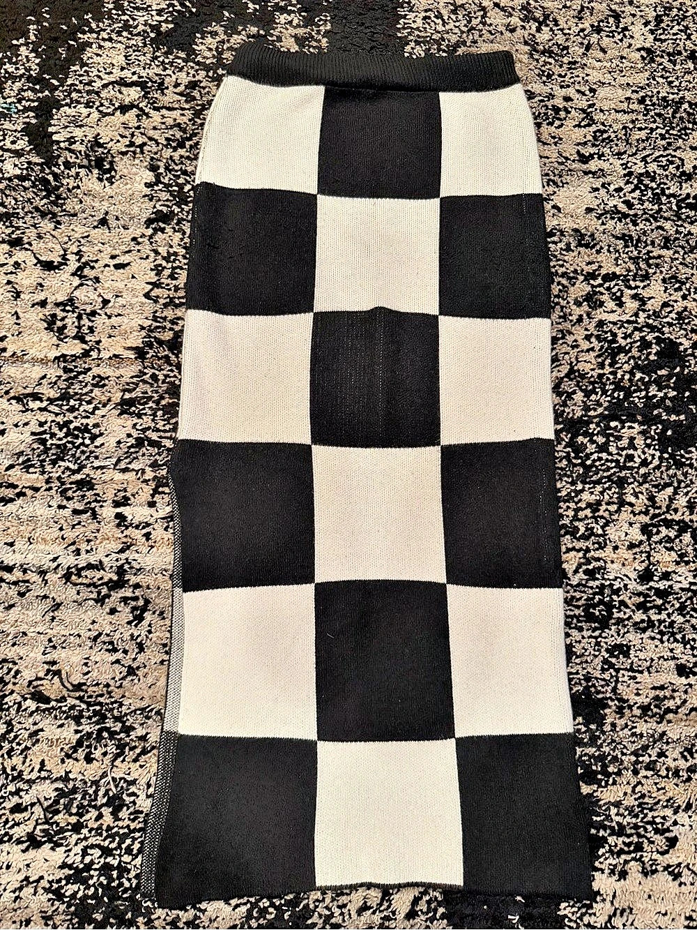 Checkered sweater like material Midi Skirt in Black & White with side slit size